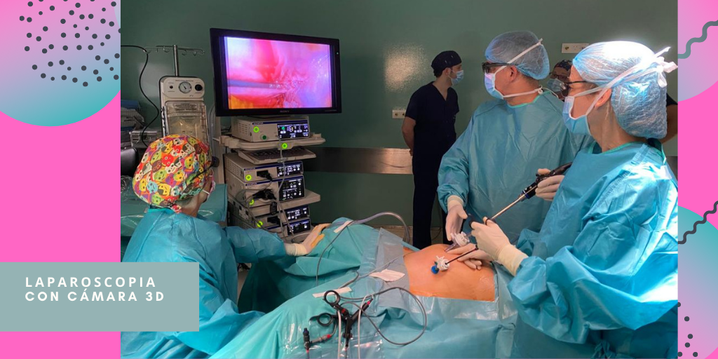 Dra. Gomez y Dr. Romer realizando una histerectomia con laparoscopia 3D